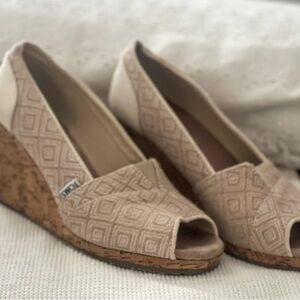 TOMS Espadrille Women's Cream Patterned Wedges